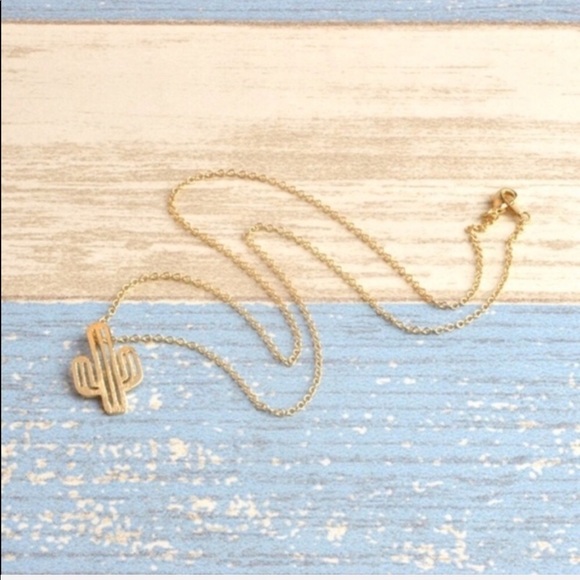⭕️Sold⭕️Cactus Dainty Gold Pendant Necklace - Picture 3 of 3